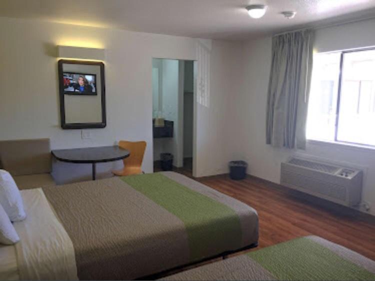 American Inn ฮอร์ธอร์น ภายนอก รูปภาพ