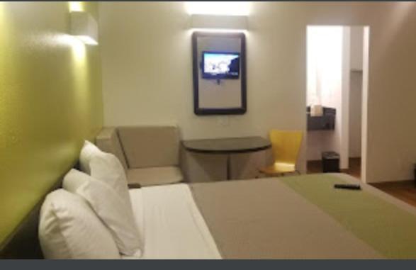 American Inn ฮอร์ธอร์น ภายนอก รูปภาพ